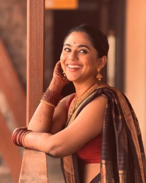Mrunmayee Deshpande Instagram - ❤️
Pc - @nishantdeshpande11 
.
.
.
.

#wedding #family #love