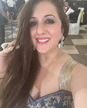 Munisha Khatwani Instagram - Your trauma is your not fault .. but your healing is your responsibility ❤️‍🩹.. all about last night 🩷 weekend vibes .. all natural selfies
