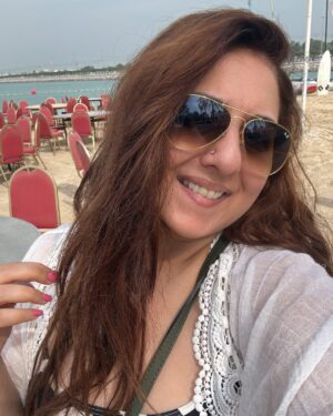 Munisha Khatwani Instagram - When your inner world comes into order .. your outer world comes into order 🩷 .. happy Sunday 🩷🩷🥂
