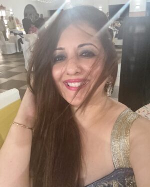 Munisha Khatwani Instagram - Your trauma is your not fault .. but your healing is your responsibility ❤️‍🩹.. all about last night 🩷 weekend vibes .. all natural selfies