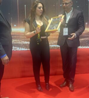 Munisha Khatwani Instagram - Thank you so much National Economic Growth Summit Awards for the honour .. Best Tarot Card Reader 2024 🩷🥰 thank you always @teamgolecha @golechaprashant 🩷🙏 special thanks @faizan.bollywood