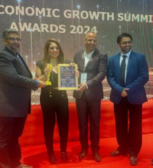 Munisha Khatwani Instagram - Thank you so much National Economic Growth Summit Awards for the honour .. Best Tarot Card Reader 2024 🩷🥰 thank you always @teamgolecha @golechaprashant 🩷🙏 special thanks @faizan.bollywood