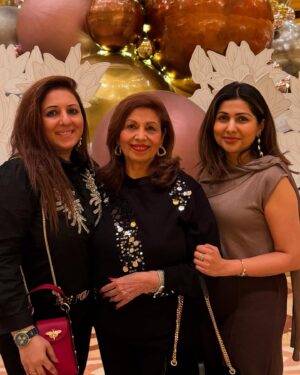 Munisha Khatwani Instagram - Happy bday to the best mum in the world .. m so privileged to have a wonderful mum like you .. hope you are enjoying Abu Dhabi and Dubai .. stay blessed love you tons @khatwanishirley @nikki_kuck @sohalk 🩷🩷