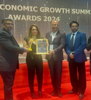 Munisha Khatwani Instagram - Thank you so much National Economic Growth Summit Awards for the honour .. Best Tarot Card Reader 2024 🩷🥰 thank you always @teamgolecha @golechaprashant 🩷🙏 special thanks @faizan.bollywood
