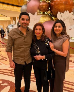 Munisha Khatwani Instagram - Happy bday to the best mum in the world .. m so privileged to have a wonderful mum like you .. hope you are enjoying Abu Dhabi and Dubai .. stay blessed love you tons @khatwanishirley @nikki_kuck @sohalk 🩷🩷