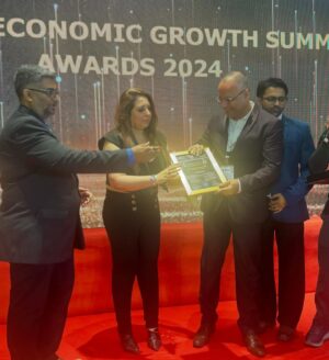 Munisha Khatwani Instagram - Thank you so much National Economic Growth Summit Awards for the honour .. Best Tarot Card Reader 2024 🩷🥰 thank you always @teamgolecha @golechaprashant 🩷🙏 special thanks @faizan.bollywood