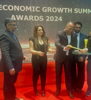 Munisha Khatwani Instagram - Thank you so much National Economic Growth Summit Awards for the honour .. Best Tarot Card Reader 2024 🩷🥰 thank you always @teamgolecha @golechaprashant 🩷🙏 special thanks @faizan.bollywood