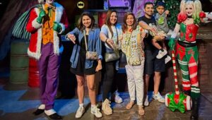 Munisha Khatwani Instagram - I’m happy to report my inner child is still ageless 😜 had a great time at the @wbworldyasisland .. @sohalk @nikki_kuck @khatwanishirley