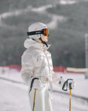Myolie Wu Instagram - 這裡很冷，但是真的太美了！！ ❄️☃️🌨️🥹
#南方小土豆 
@bogner.official 
#bogner 
@clubmed 
#clubmedbeidahu