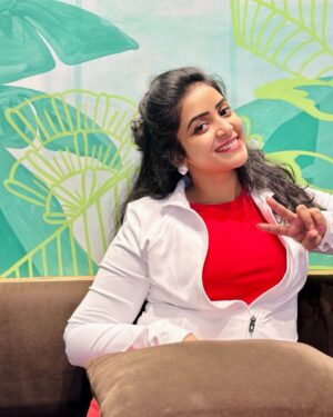 NAKSHATRA TRINAYANI Instagram - Guys ❤️ How Is Your Sunday ? 👇🏻

.

.

#trending #explore #fashion