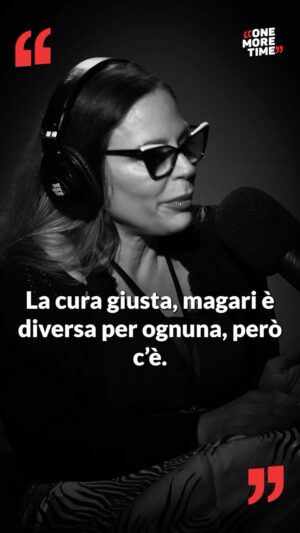 Naike Rivelli Instagram - @naikerivelli racconta a One More Time la sua storia e il non perdere la speranza perché esiste una cura per tutti 

#onepodcast 
#onemoretimepodcast 
#lucacasadei