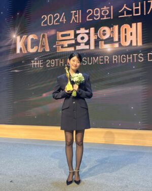 Nam Ji-hyun Instagram - 진심으로 감사합니다! 
앞으로도 다양한 작품으로, 
다채롭게 즐길 수 있는 작품으로
찾아오겠습니다!!! 
날씨가 많이 추워졌어요. 모두 건강 조심하세요!💝