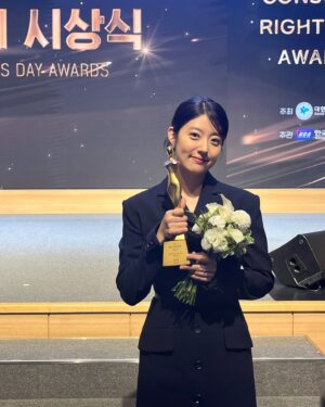 Nam Ji-hyun Instagram - 진심으로 감사합니다! 
앞으로도 다양한 작품으로, 
다채롭게 즐길 수 있는 작품으로
찾아오겠습니다!!! 
날씨가 많이 추워졌어요. 모두 건강 조심하세요!💝