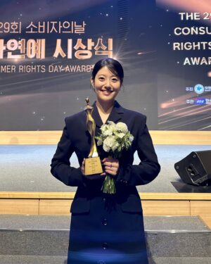 Nam Ji-hyun Instagram - 진심으로 감사합니다! 
앞으로도 다양한 작품으로, 
다채롭게 즐길 수 있는 작품으로
찾아오겠습니다!!! 
날씨가 많이 추워졌어요. 모두 건강 조심하세요!💝
