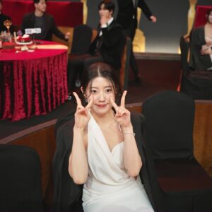 Nam Ji-hyun Instagram - photo by 지훈오빠📸
카메라 가져와서 우리 팀 다 찍어주구.. 🥹 감동👍👍