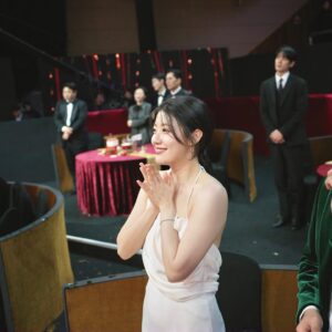 Nam Ji-hyun Instagram - photo by 지훈오빠📸
카메라 가져와서 우리 팀 다 찍어주구.. 🥹 감동👍👍