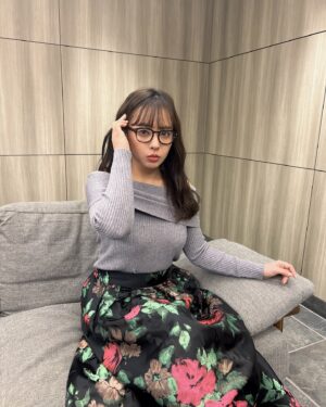 Nana Yamada Instagram - クリスマスイブまであと10日...🥹🎀

25日って終わっちゃうのが寂しいけど
24日って明日もクリスマスで好き☺️♡
わかる🥹？笑