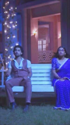 Nancy Roy Instagram - Aadha tera Ishq 🥀 #mannsundar #screenplay 
.
.

.
.
.
.
#satranga #romanticscene #explorepage #trending #reelsviral #viral #trendingreels #trendingnow