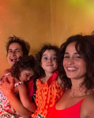 Nanda Costa Instagram - Que seja doce, alegre e próspero!
Feliz natal ❣️