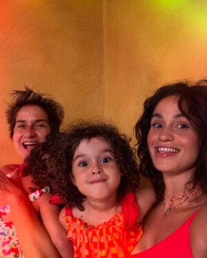 Nanda Costa Instagram - Que seja doce, alegre e próspero!
Feliz natal ❣️