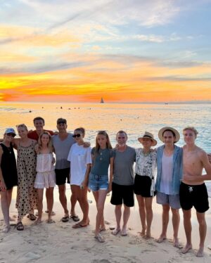 Naomi Watts Instagram - A perfect vacation in the sun. Thank you Barbados!! 🇧🇧 ♥️🏝️☀️🍹