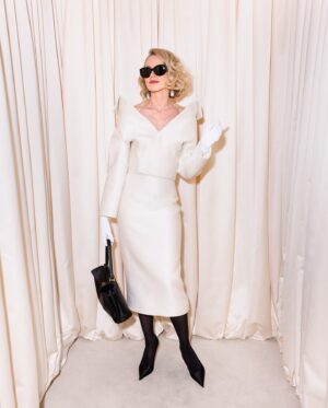 Naomi Watts Instagram - Some of my favorite lewks 👏👏
2025 pls bring some color!!

👗 @jeanannwilliams / @ashleyafriyie 

📷 @davis.bates / @gettyimages / @kopaloffphoto / @thestewartofny / @arturoholmesphotos / @wattsupphoto