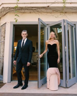 Naomi Watts Instagram - Swanning down the carpet with 350 pink petals, 45 pounds of dress, and 1 dapper husband for last night’s @goldenglobes ✨

Credits: 
Dress: @schiaparelli 
Jewelry: @hassanzadeh_jewelry 
Shoes: @santoniofficial 
Bag: @schiaparelli 

Styling: @jeanannwilliams (assistant @ashleyafriyie)
Hair: @robertvetica 
Makeup: @marywilesmakeup 
Nails: @chuenails 

PC: @gettyimages / @emiliomadrid / @latimes / @robgauthier