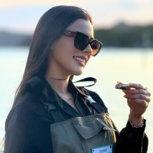 Nariman Al Saboury Instagram - البحر هو المسرح، والأمواج هي قصصنا المتجددة 🦪