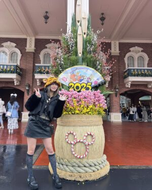 Nashiko Momotsuki Instagram - 今年初ディズニー！あけおめ〜

#桃月なしこ #なしこたそ
#東京ディズニーランド #ディズニーランド
#TDL #tokyodisneyland