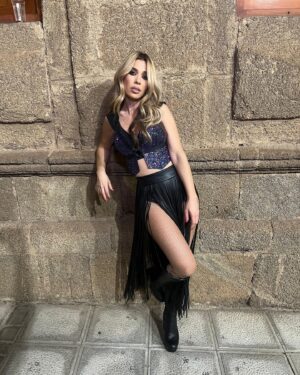 Natalia Instagram - así terminamos el 2024 ✨💜 con muucha música 🙏🏽