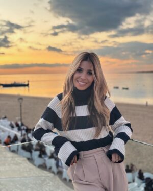 Natalia Instagram - cargando las pilas con este paisaje increíble en Sanlúcar 🤍 De fondo ,mi Bonanza querida , donde me crié y tuve una infancia muy feliz.