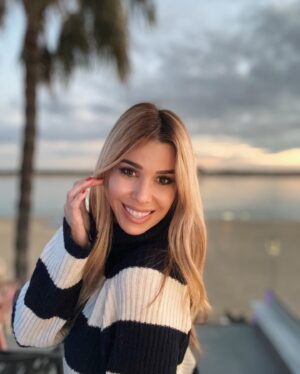 Natalia Instagram - cargando las pilas con este paisaje increíble en Sanlúcar 🤍 De fondo ,mi Bonanza querida , donde me crié y tuve una infancia muy feliz.