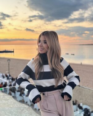 Natalia Instagram - cargando las pilas con este paisaje increíble en Sanlúcar 🤍 De fondo ,mi Bonanza querida , donde me crié y tuve una infancia muy feliz.