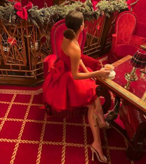 Natalia Janoszek Instagram - Merry Christmas everyone🎄 @houseofcb @rubenshotel