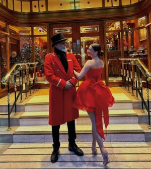 Natalia Janoszek Instagram - Merry Christmas everyone🎄 @houseofcb @rubenshotel