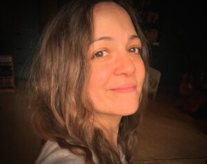 Natalia Lafourcade Instagram - Simple y bonito. ♥️ Hemos llegado a este día y con amor celebramos el calor de nuestro hogar. Infinitas razones por las cuales agradecer. Les deseo una feliz Navidad. De este lado, no me lo puedo creer, finalmente llegamos a casa. ¡GRACIAS VIDA! 🌲