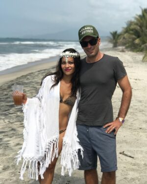 Natalia Reyes Instagram - 15 AÑOS, QUINCE AÑOS! Desde que nos conocimos aquí en Cartagena han pasado 5.478 días de caminar juntos, de crecer, de aprender, de luchar, de viajar.. una hija, muchas mascotas, aventuras, sueños y negocios después.. ACÁ SEGUIMOS y eso es digno de celebrar. 
@juanpssv eres el ser más fascinante que conozco, creativo, trabajador, divertido, sensible, consciente, TE AMO INFINITO ♾️
#VivaLaVida 

•

15 YEARS, FIFTEEN YEARS! Since we met here in Cartagena, 5,478 days have passed of walking together, of growing, of learning, of fighting, of traveling... a daughter, many pets, adventures, dreams and businesses later... WE ARE STILL HERE and that is worth celebrating. 
@juanpssv you are the most fascinating person I know, creative, hard-working, fun, sensitive, conscious, I LOVE YOU INFINITELY ♾️