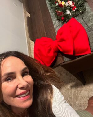 Natalia Streignard Instagram - Ya termine mi lazo y mi árbolito coquette jajajajaajaajajajja…. Lo que más me gusto es que lo@hice yo y me encanta como@me quedo!!! Feliz navidad!!!!!!🎁 ❤️❤️❤️❤️