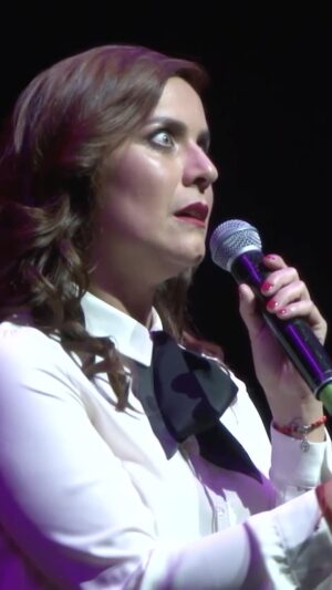 Natalia Valdebenito Instagram - Recuerden que en mi canal de YouTube está “GRITONA” full show. Todo lo que ocurrió el día que “GRITONA” llegó al Caupolicán y logramos hacer un show delirante y lleno de sorpresas, en el marco de una gira en 2016. 
Gracias por compartir. 
Gracias por apoyar mi trabajo. 
Gracias por toda la buena onda que estoy recibiendo gracias a esta nueva aventura (para mí) llamada YouTube. Se viene más. 🫢