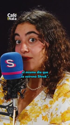 Natalia Valdebenito Instagram - Esto pasa cuando se juntan @valdebenitonata y @aamandiz en #CaféConNata jajajaj Mira el programa completo en tu plataforma favorita para saber su top 3 presidentes de Chile 🇨🇱 #shrek #madagascar #historiadechile #amandiz