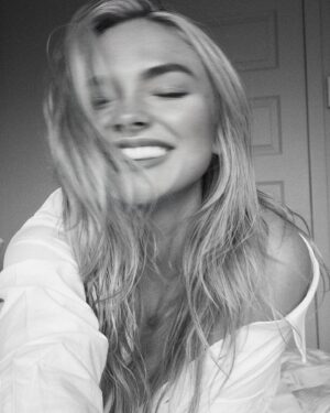 Natalie Alyn Lind Instagram - i miss living in a hotel