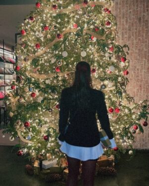 Natalie Peterson Instagram - Thank you everyone for all of the birthday wishes yesterday I felt so loved ❤️🤍 Excited to see what 27 has in store! 

#birthday #grateful #christmas #celebration #nyc #newyork