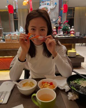 Natalie Tong Instagram - 有時候
你記憶中的事情越少
每件事在你心中迴蕩的空間就越多
有時只有保持外出旅行的短暫
才能讓內心產生的心靈旅程迴響一生
🌳🌳🌳

#願西藏平安
#大家放心我已回到香港
#NT