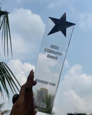 Natasha Bharadwaj Instagram - This is such a huge moment in my life! Thank you so much @imdb @imdbpro for my “Breakout star award 2021”,I am humbled. I feel extremely blessed to be part of such a prolific legacy of people who have won this award, @priyankachopra @regejean #peterdinklage  @nicholasbraun @rachelbrosnahan @dacremontgomery @mindykaling @rizahmed @oliviamunn @johndavidwashington @pom.klementieff @oliviawilde to name a few.
A big thank you to all of you, you made this one happen by writing lovely things about my character I portrayed in Mumbai diaries,thank you for showering me so much love for Dr.Diya and I am exploding with joy and I’m sharing this one with each and everyone of you who have made this possible!🧡😊😇