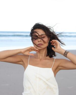 Nathalie Kelley Instagram - Found this hidden gem from a trip to Byron… counting the days till I’m back in the ☀️ on holy Bundalung lands…. @sukkhacitta x 📸 @peter_cellars @ptrfto