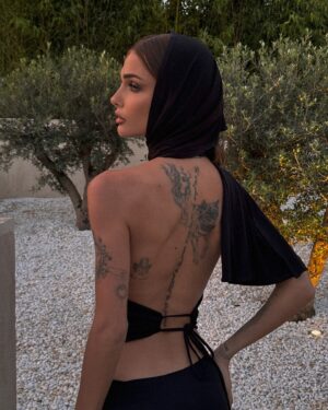 Nathanya Sion Instagram - My existence is a scandal 🖤

This dress makes me feel confident @fashionnova 

#fashionnova #fashionnovapartner #dress #rémunéré