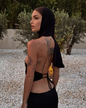 Nathanya Sion Instagram - My existence is a scandal 🖤

This dress makes me feel confident @fashionnova 

#fashionnova #fashionnovapartner #dress #rémunéré