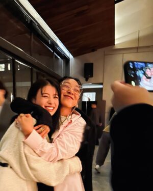 Natsuki Deguchi Instagram - 杭州に行ってきました！
すごく幻想的で素敵時間でした。

安藤さんと是枝監督と💙

#CHANELMetiersdArt