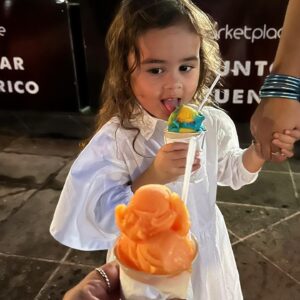 Natti Natasha Instagram - Hoy a las 2 de la mañana tuve que ir a emergencias por un dolor vejiga que me estaba matando. Solo pensé que era un día especial de volver a los escenarios de estar en mi segunda isla que me a adoptado como propia y que puede demostrar que las mujeres tienen el Poder ! Gracias 🇵🇷 por el amor brindado, me lo disfruté de principio a fin y mi hija vio a su Mamá por primera vez siendo #Nattinatasha ! Bendiciones y que para bien sea Gobe @jenniffergonzalezcolon 🙏🏻🫶🏼 P.D : gracias a todo el equipo de sala de emergencias de Menonita Caguas