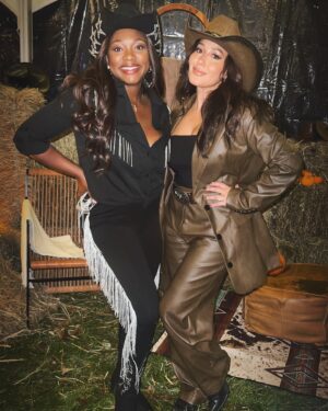 Naturi Naughton Instagram - #PrayerWorks y’all🥹🙏🏾 me & @adriennebailon ❤️What a special Thanksgiving! #2LW #StillStanding 😝 #25YearsInTheGame since #3LW #whodathunkit #westernthanksgiving #soBlessed #LewisFam #HoughtonFam #TruAndEver 🥰